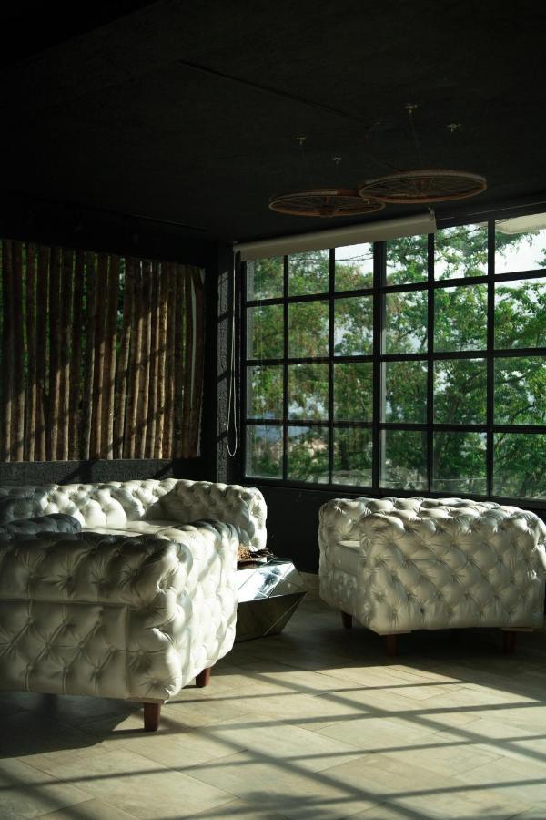 Casa Lago Boutique *