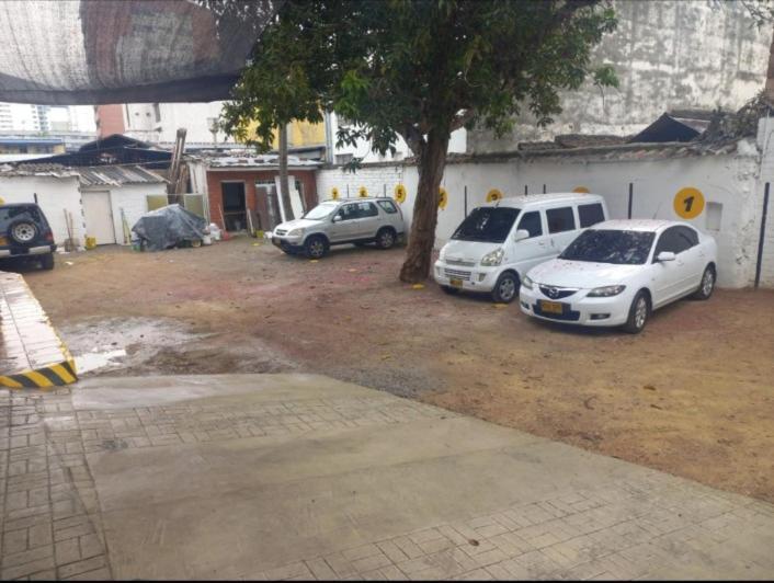 Colonial Plaza