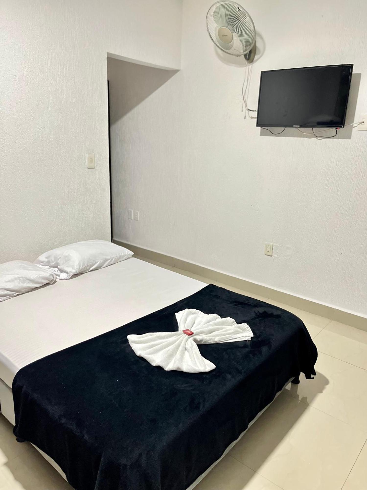 Colonial Plaza 3*
