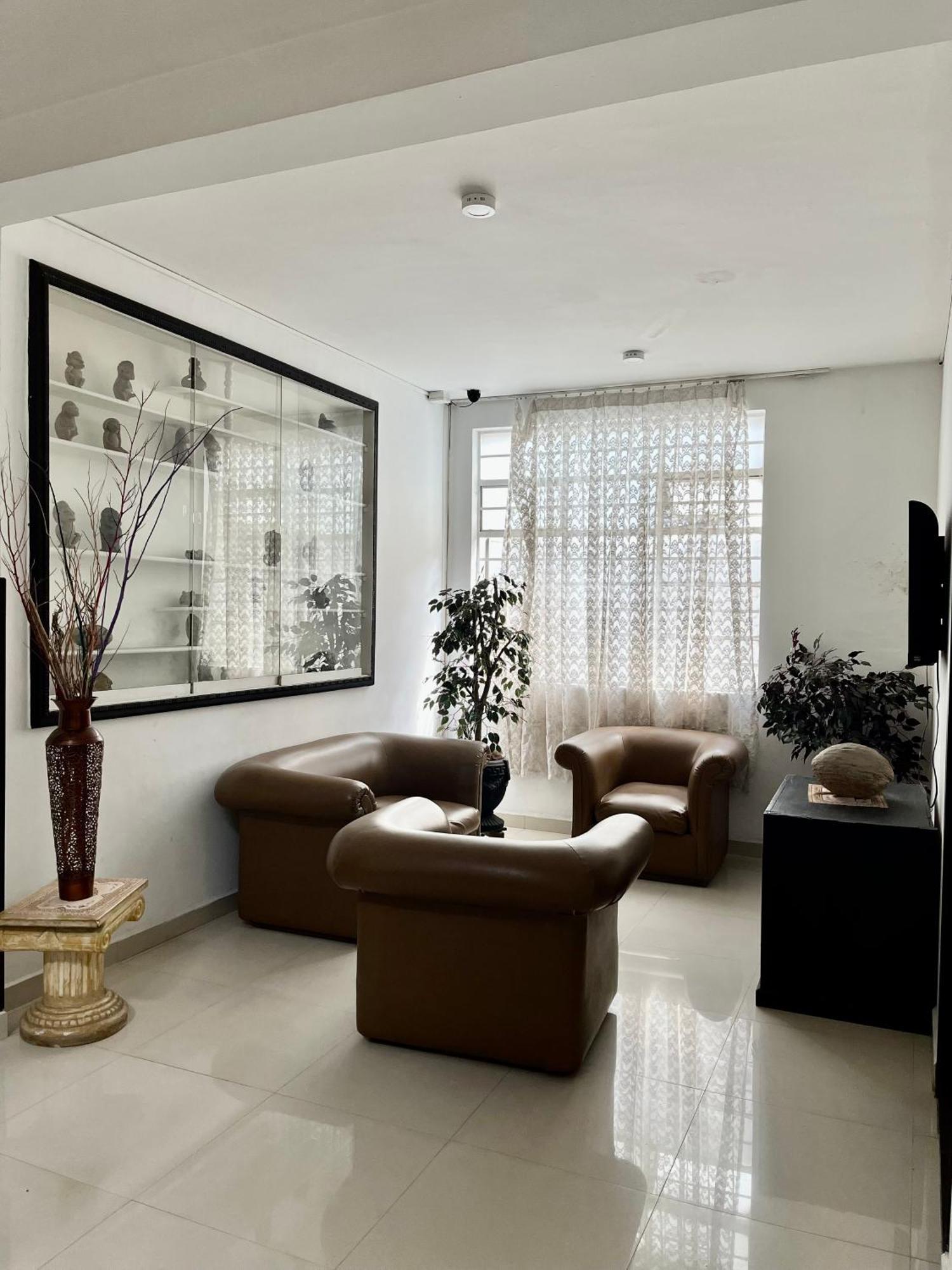 Colonial Plaza Hotel 3*