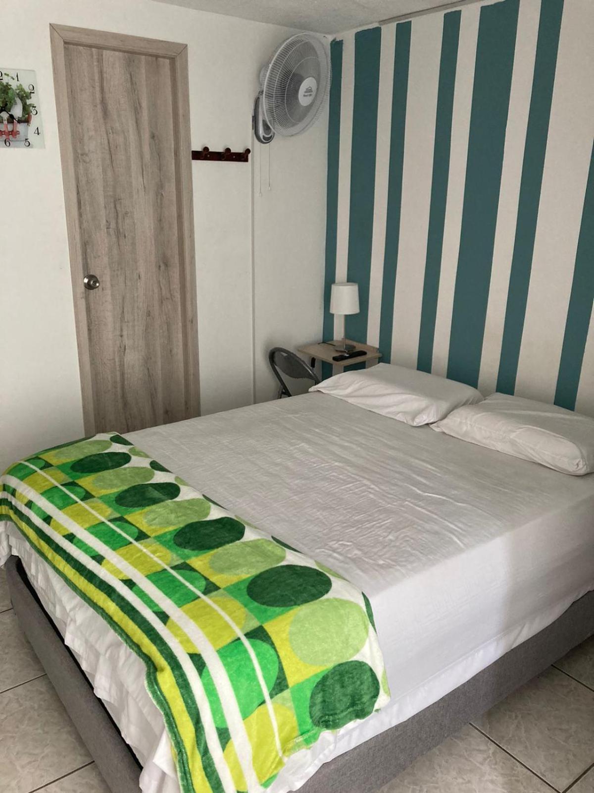 Aparthotel House *