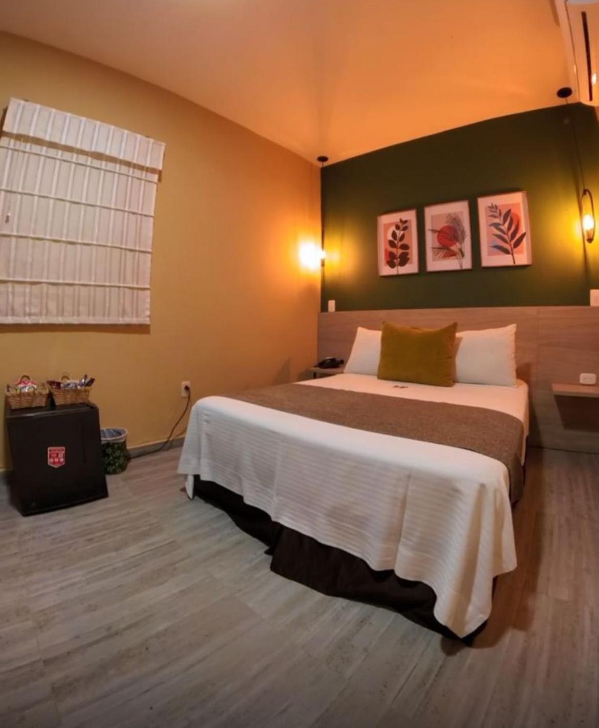Hotel Prado 34 West 3*