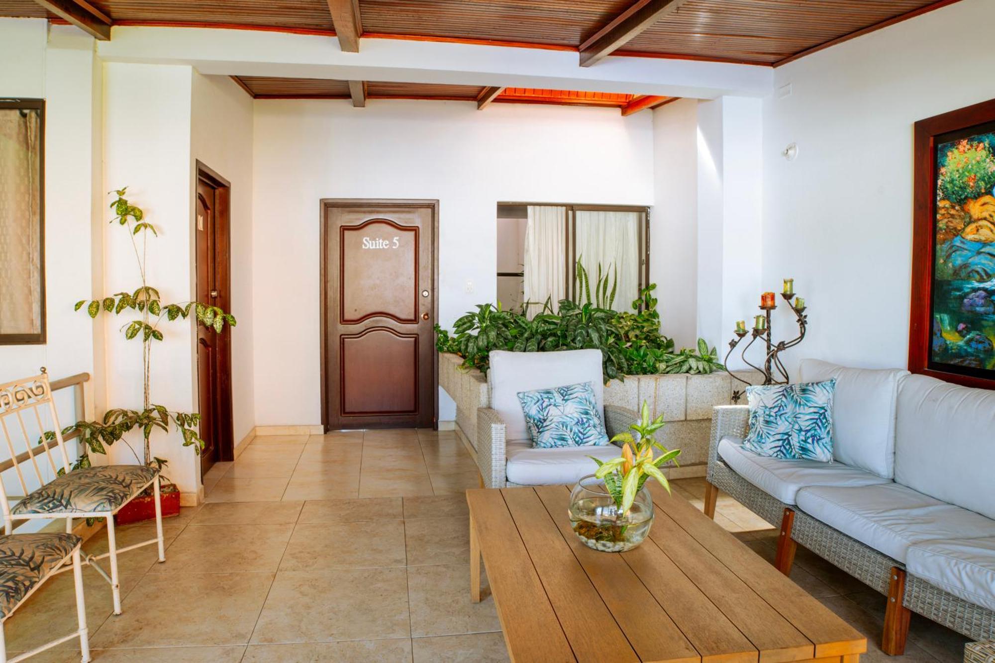 Riviera Plaza Hotel 3*