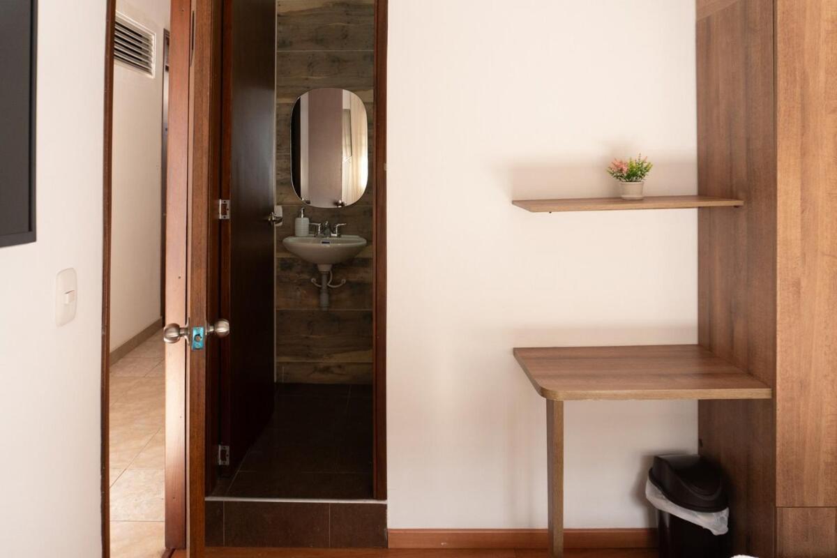 C Con Bano Privado, Zona De Trabajo Y Tv Apartment
