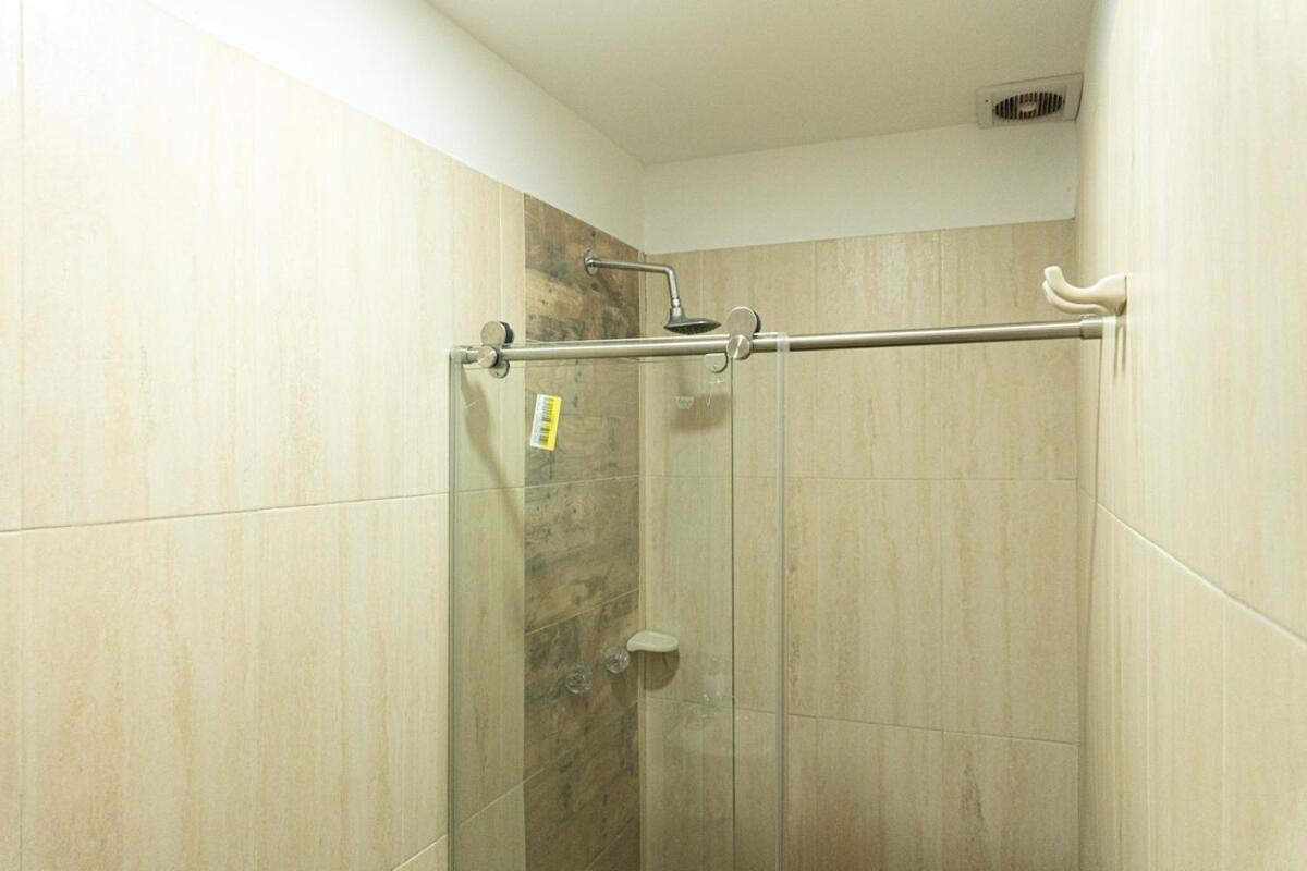 Apartment C Con Bano Privado, Zona De Trabajo Y Tv *