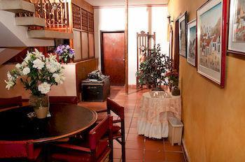 Colonial Plaza Hotel 3*