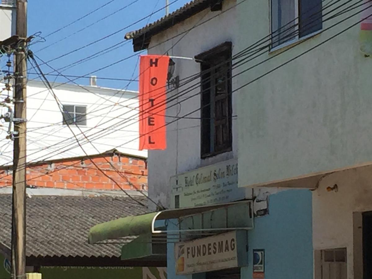 Hotel Colonial *