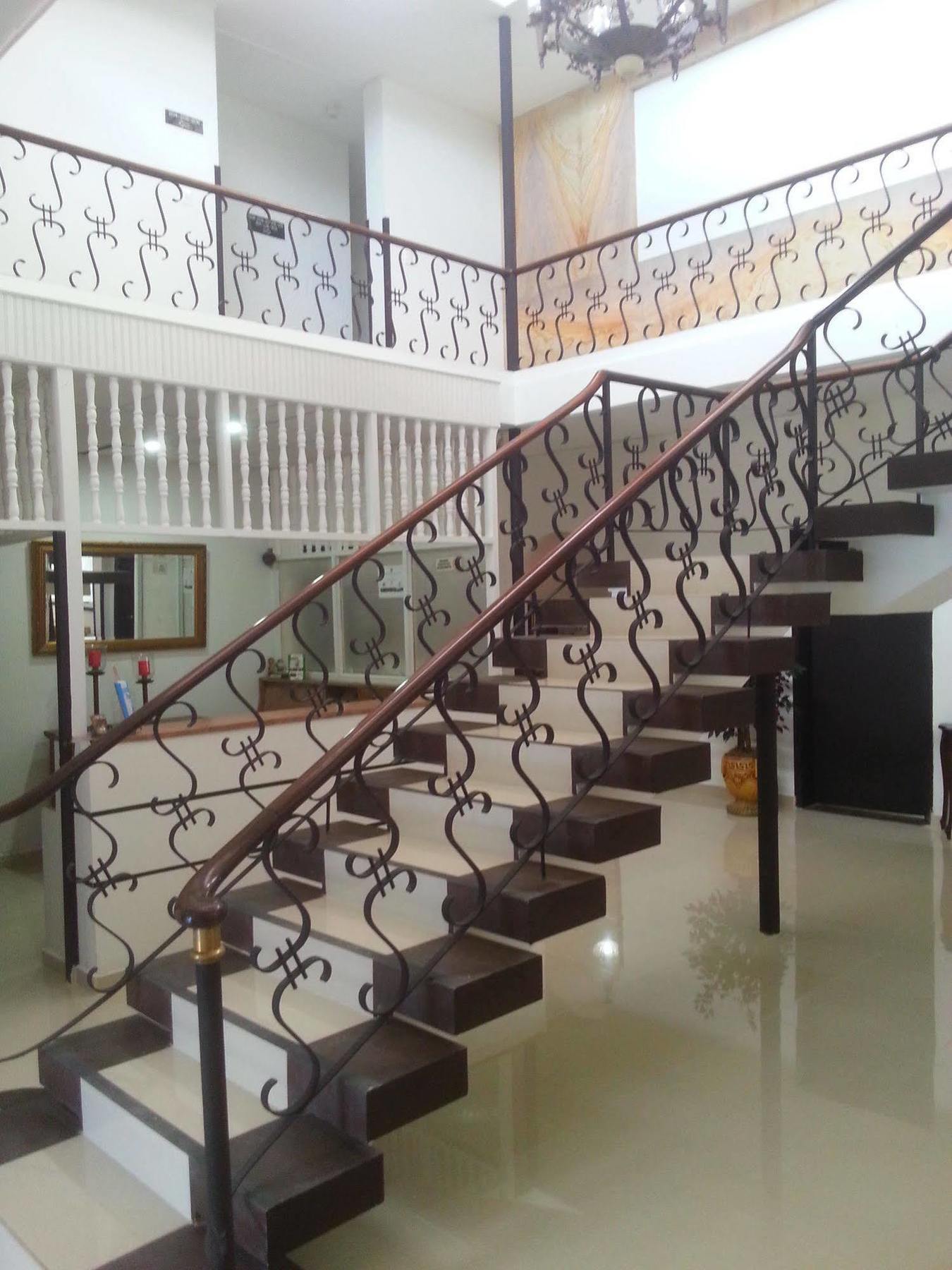 Colonial Plaza Hotel 3*