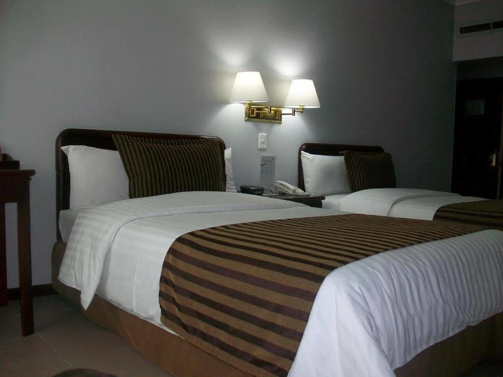 Internacional La Triada By Dot Urban 4*
