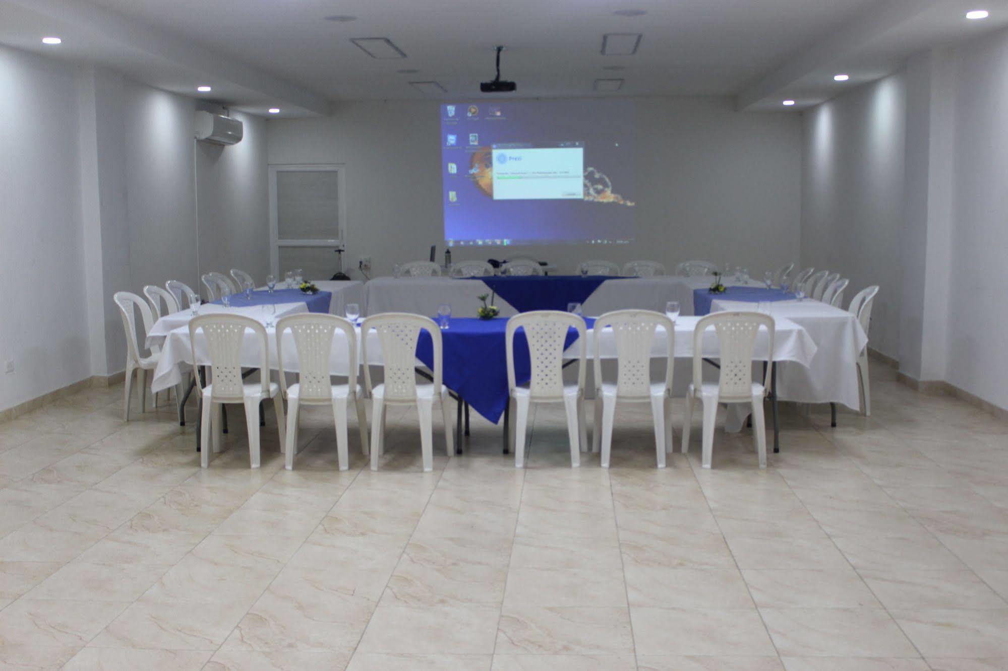 Ayenda 1501 Metropolitana Plaza 3*