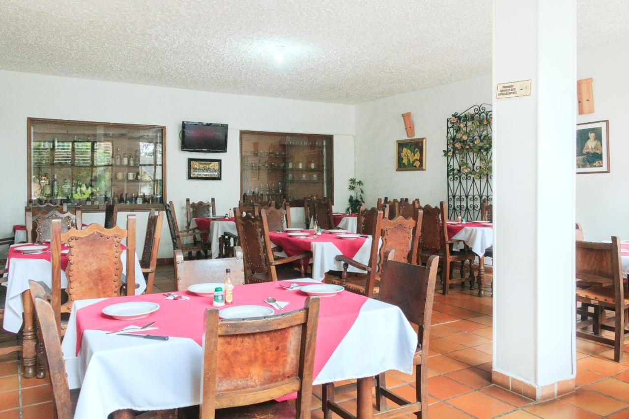 Colonial Plaza