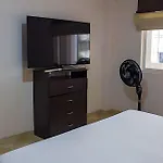 Cerca De La Clinica San Luis.