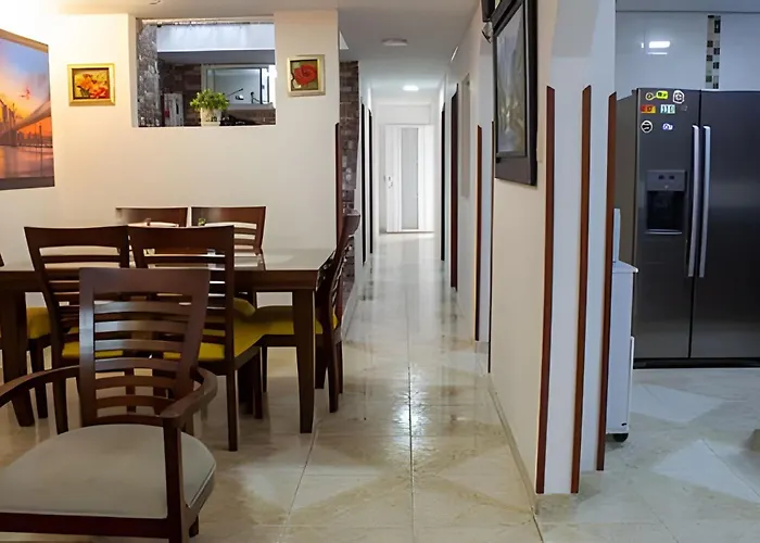 Cerca De La Clinica San Luis.