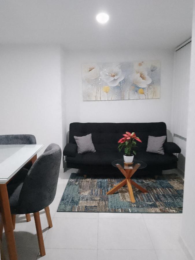 En El Centro De La Ciudad Bonita A Muy Buen Precio Apartamento *