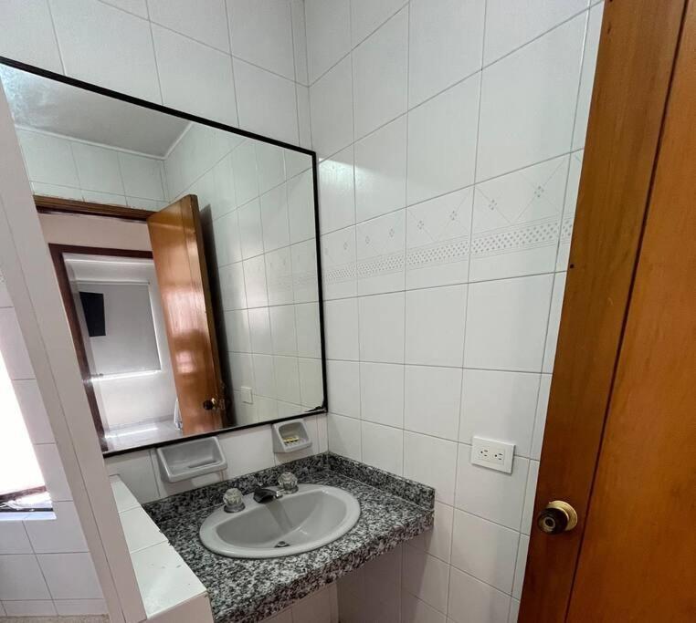 2 Bedroom 1 Bathroom Cabecera With Doorman * Bucaramanga