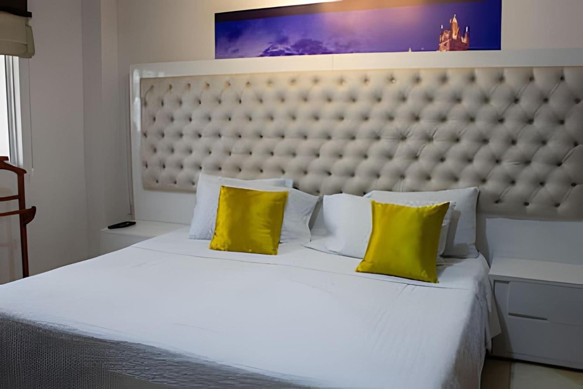 Apartamento Cerca De La Clinica San Luis. *