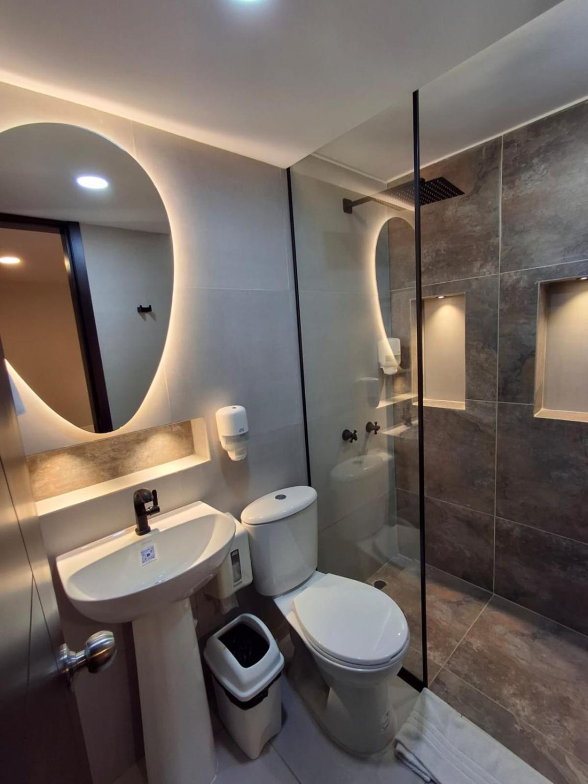 Leon Dorado 4* Bucaramanga