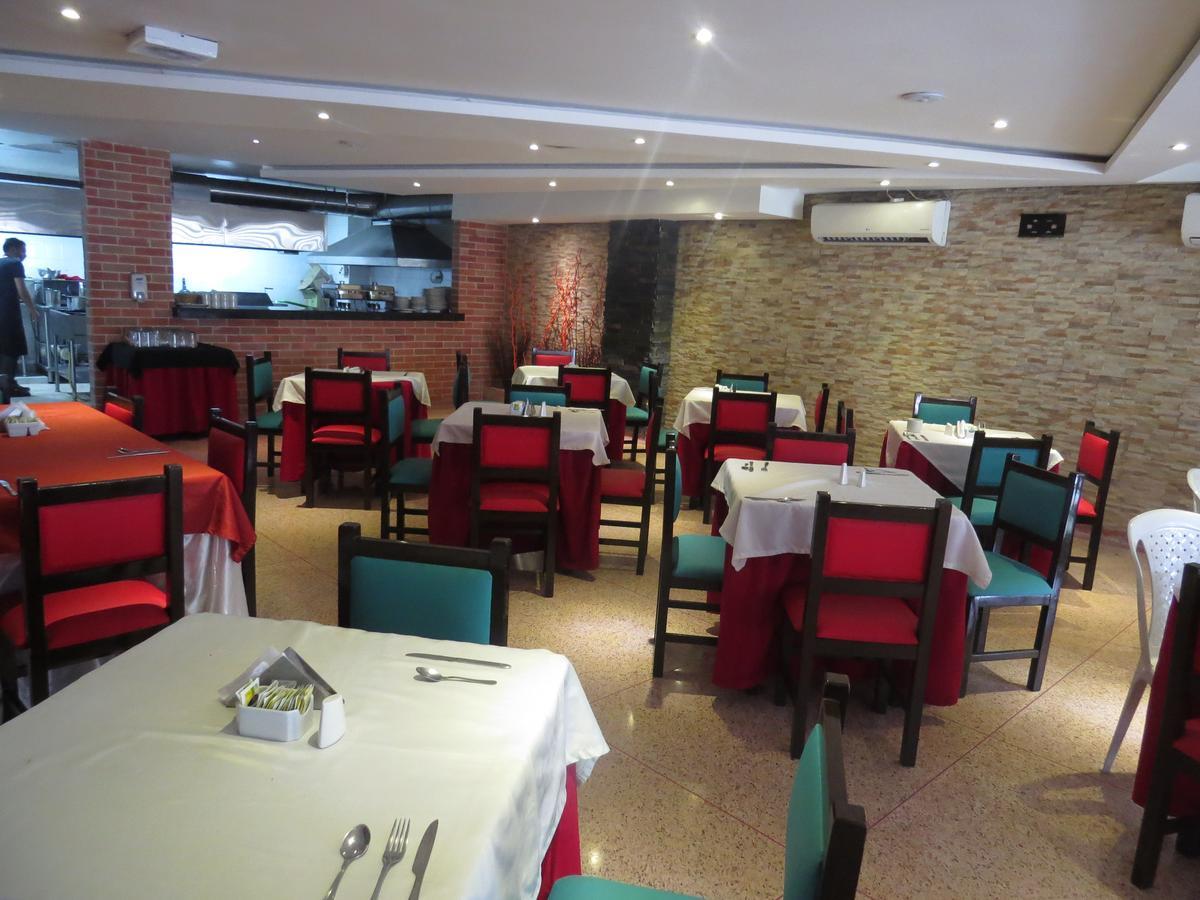 Leon Dorado 4* Bucaramanga